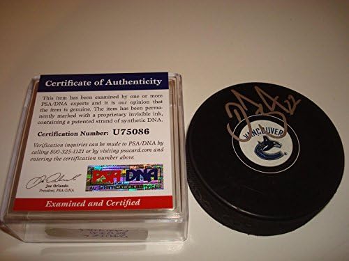 Даниел Sedin подписа хокей шайба Ванкувър Канъкс PSA/DNA COA с автограф d - за Миене на НХЛ с автограф
