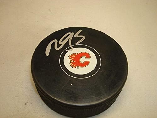 Марк Джордано подписа хокей шайба Калгари Флеймс с автограф 1F - за Миене на НХЛ с автограф