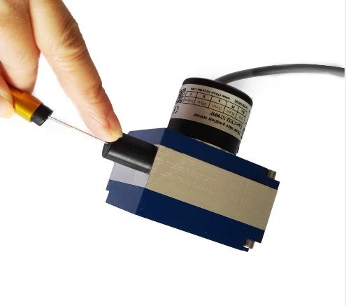 Линеен Сензор с Цифрово импулс изход GOWE Draw Тел String Линеен Сензор с Обхват на измерване на Дължина 1000 мм Цвят