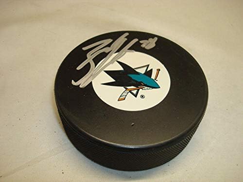 Брэкен Кернс подписа хокей шайба Сан Хосе Шаркс с автограф от 1B - за Миене на НХЛ с автограф